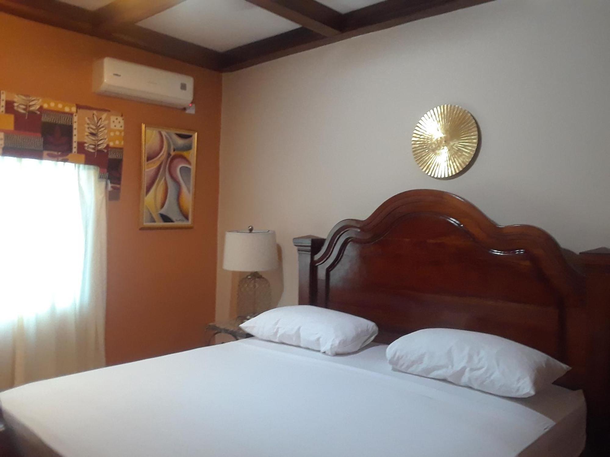 Spanish Dream Hotel Кингстън Стая снимка